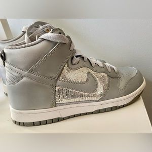 Nike Sky High Dunk Silver Glitter.